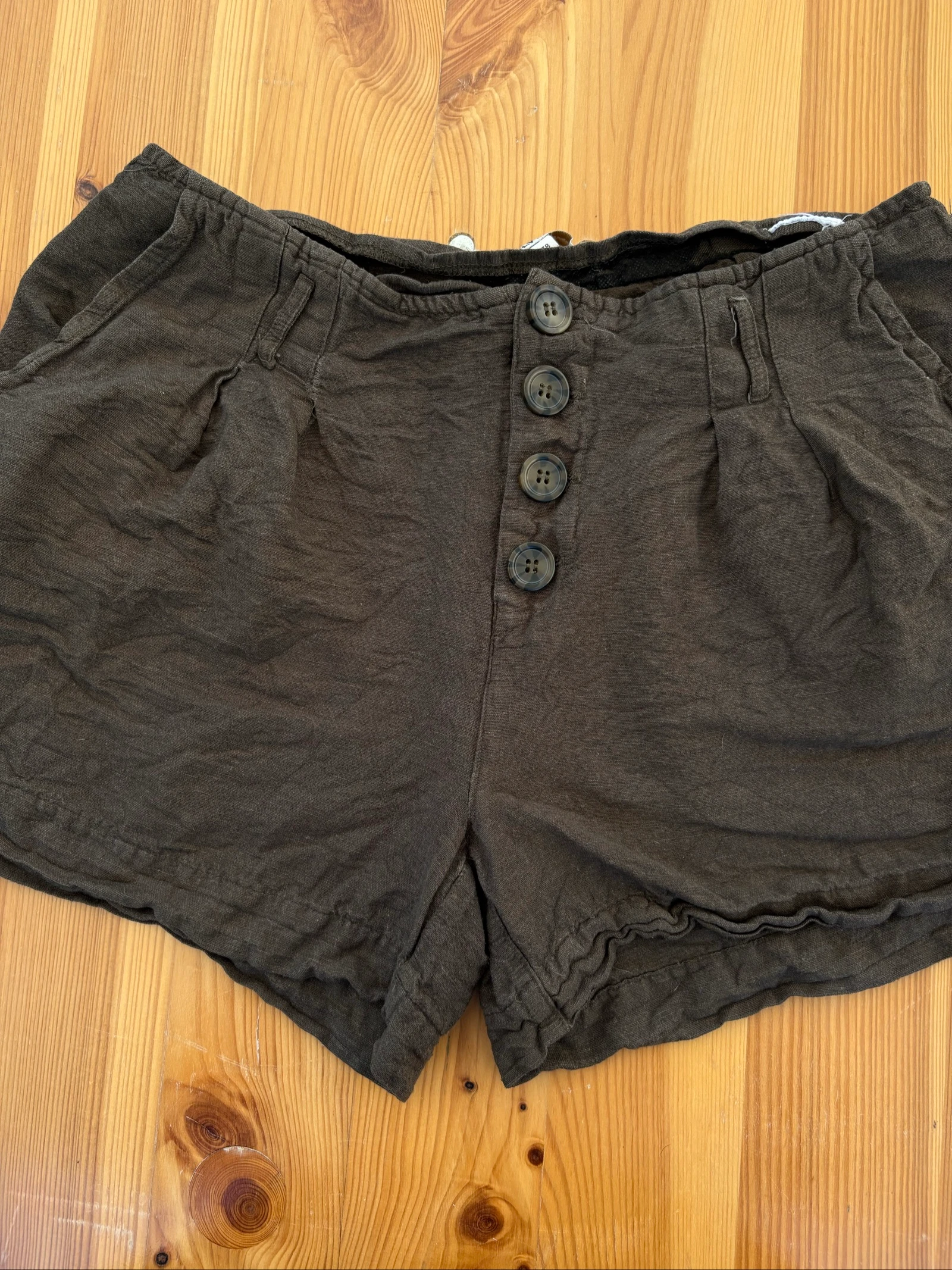 Short femme en lin Only taille 38, coloris kaki.
